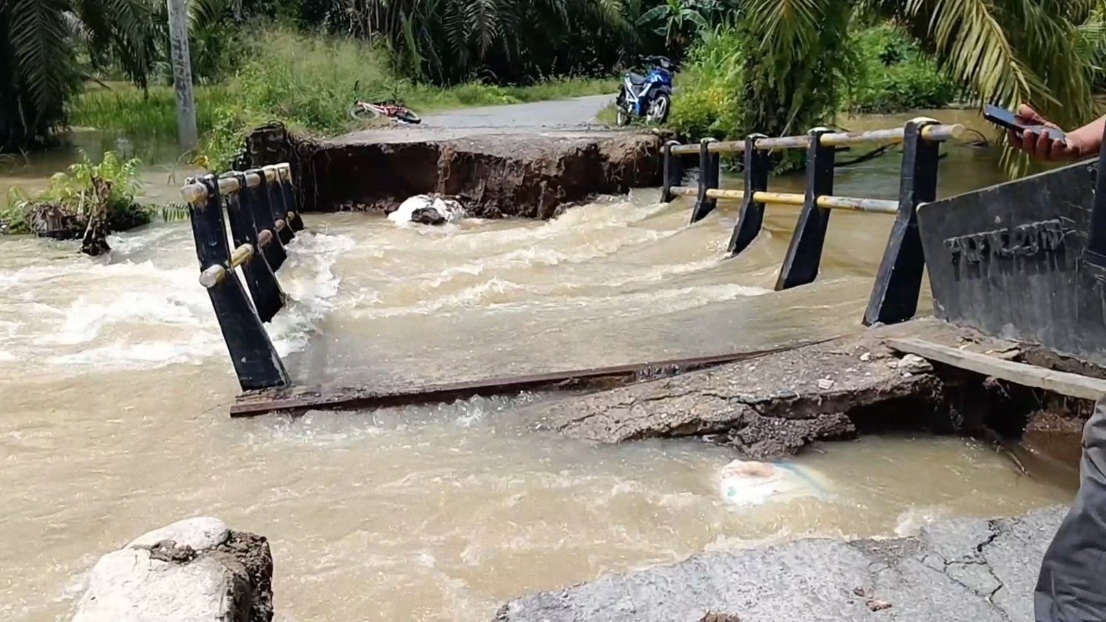 BPBD Kota Padang: Lima Jembatan Terputus Akibat Curah Hujan Tinggi