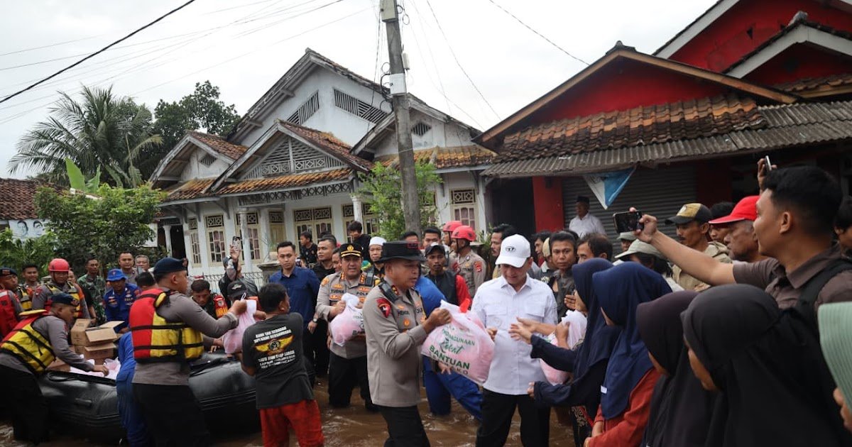 Kapolda Banten Pastikan Penanganan Korban Banjir Padarincang Berjalan Baik