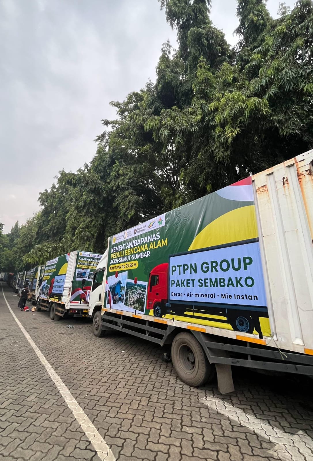 PTPN IV PalmCo Salurkan 500 Ton Minyak Goreng untuk Korban Banjir di Sumatra