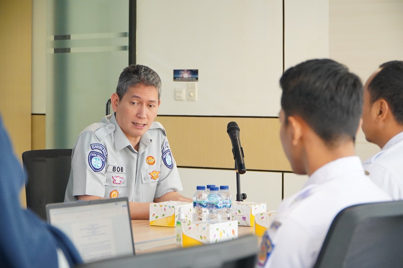 Sinergi Jasa Raharja Bali dan DPMPTSP, Pelunasan Iuran Wajib Jadi Kunci Perizinan Angkutan Sewa Khusus