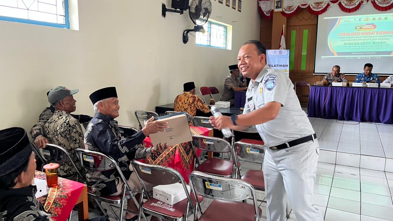 Bayar Pajak Kendaraan Kini Lebih Dekat, Samsat Karanganyar Sosialisasi Program Samsat Budimandi Desa Bandardawung