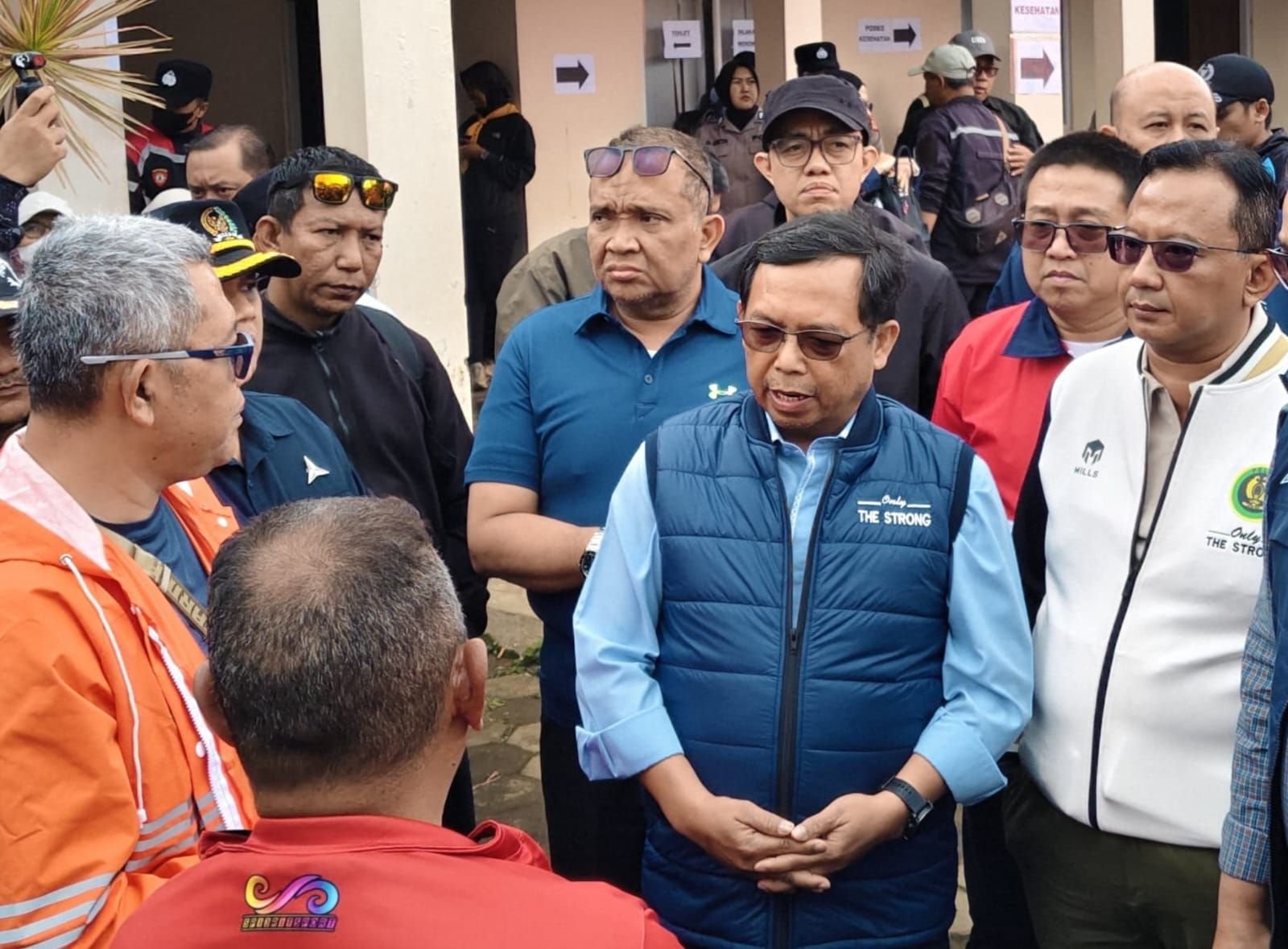 Sekjen Partai Demokrat Salurkan Bantuan untuk Korban Longsor Cisarua