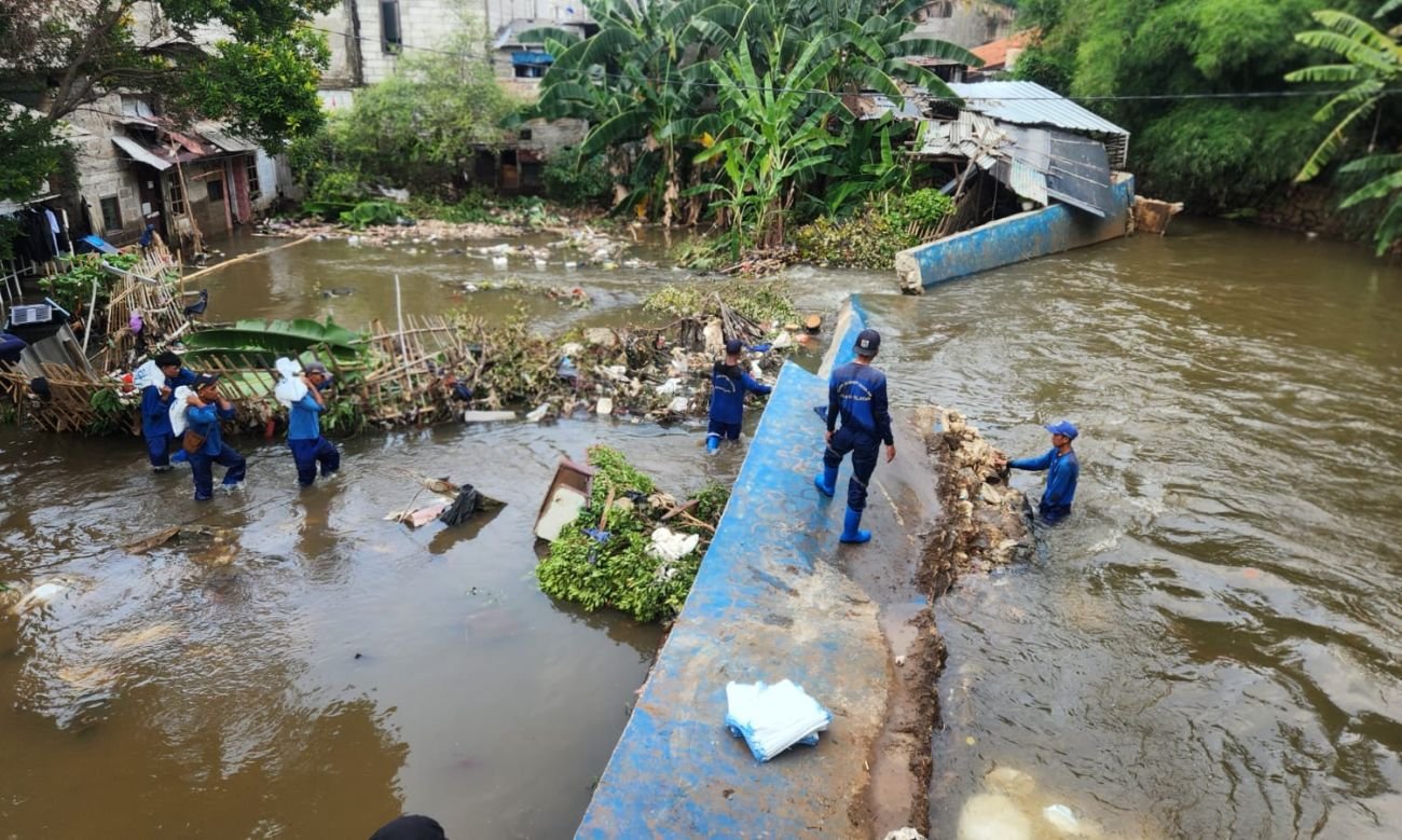 Tanggul Sungai Citarum Jebol, Ratusan Rumah Terendam Banjir di Muara Gembong