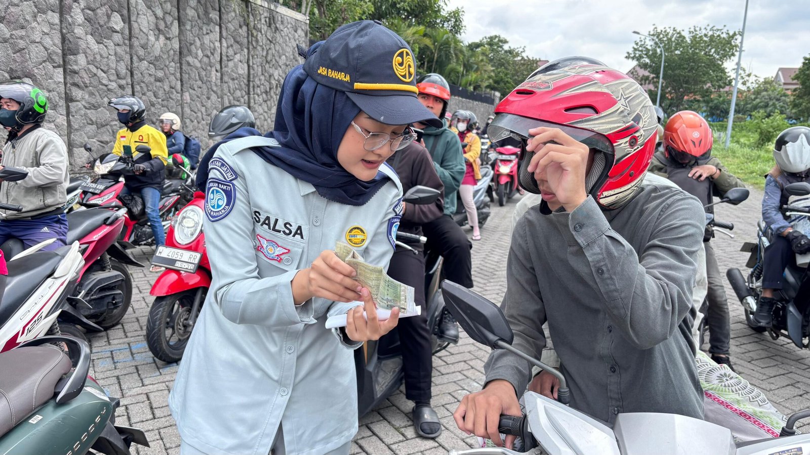 Tingkatkan Kepatuhan, Jasa Raharja Bersama Samsat Surabaya Timur Gelar Operasi Gabungan