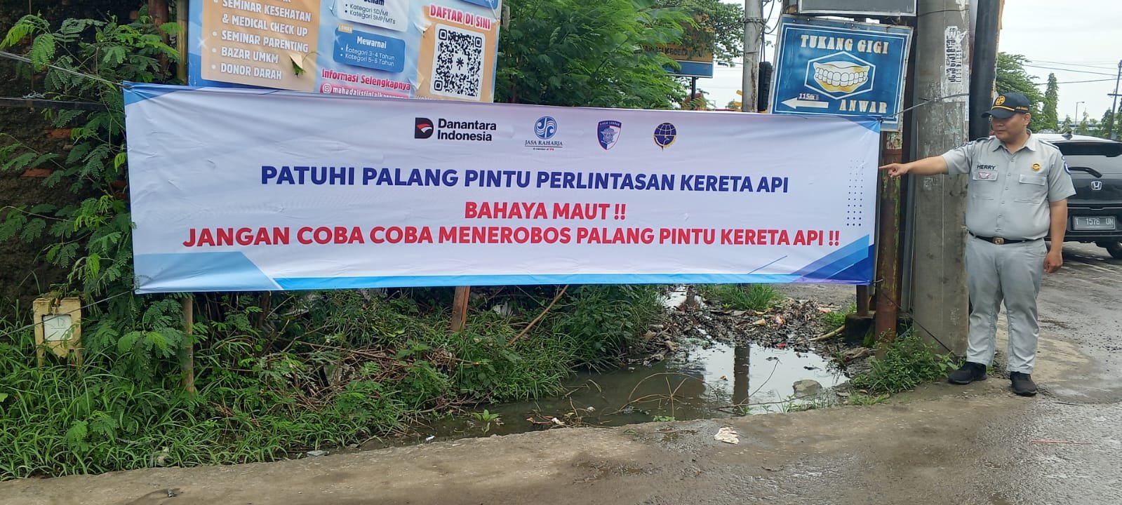 Tingkatkan Kesadaran Berlalu Lintas, Jasa Raharja Karawang Pasang Spanduk Di Klari, Karawang Barat, Dan Cikampek