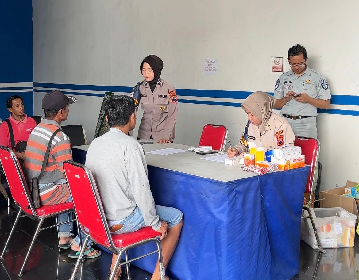Jasa Raharja Kantor Wilayah Jawa Tengah Bersama Bidokkes Polda Jateng Gelar Pemeriksaan Kesehatan Gratis di Terminal Bawen melalui Program MUKL