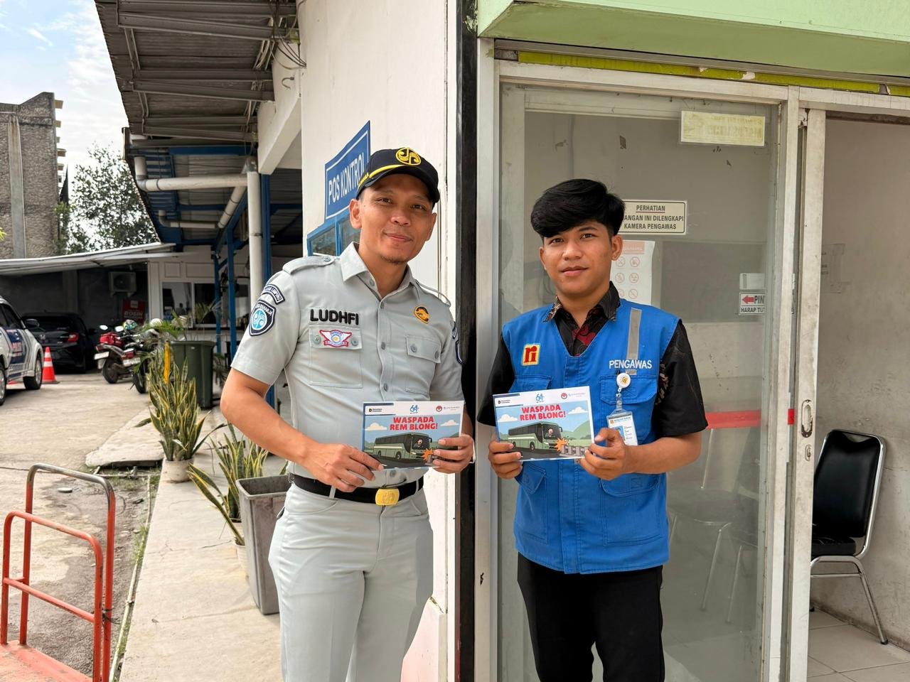 Safety Campaign dan Pemasangan Stiker Practical Guidance,Jasa Raharja Wilayah Lampung Bersama BPTD dan Ditlantas Polda Lampung Bagikan Panduan Keselamatan Bus