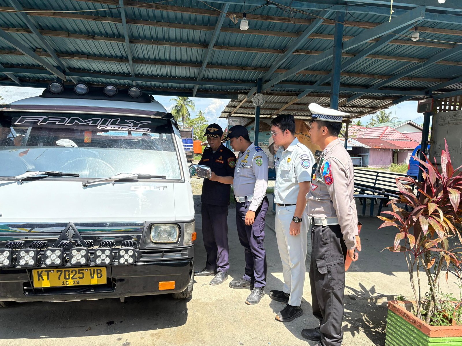 PT Jasa Raharja Kanwil Kalimantan Timur Pastikan Keselamatan Angkutan Umum, Ramp Check Digelar di Simpul Strategis Kecamatan Penajam