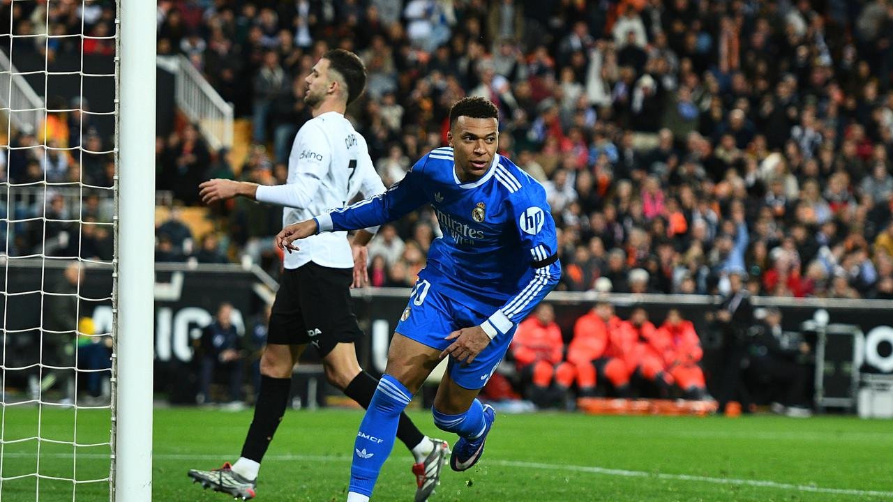 Real Madrid Tekuk Valencia 2-0, Terus Bayangi Barcelona di Puncak La Liga