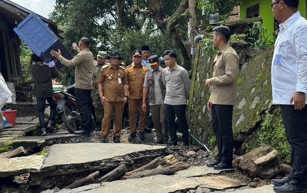 Wapres Tinjau Bencana Tanah Bergerak di Tegal, Keselamatan Warga Jadi Prioritas