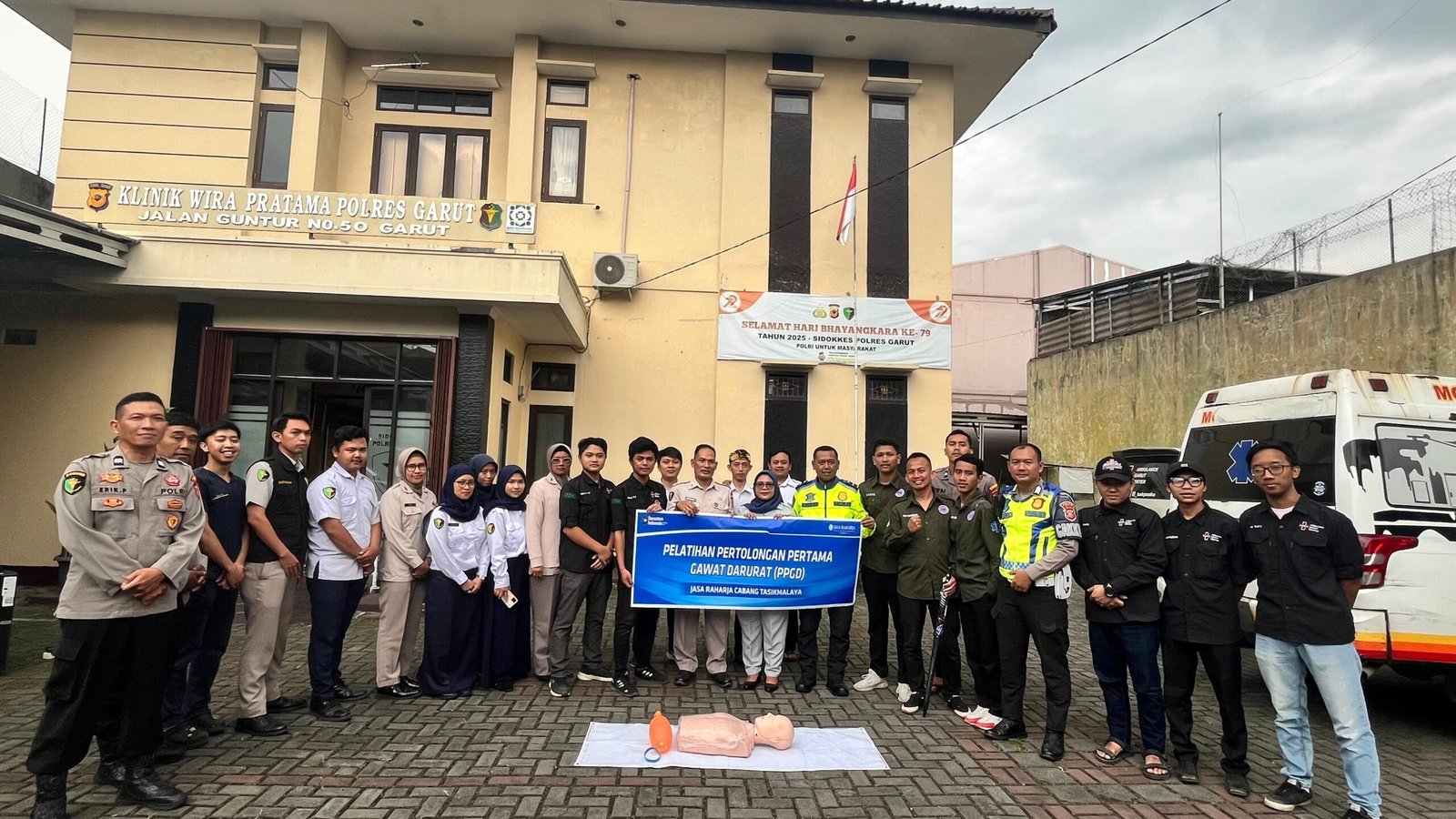 Penanggung Jawab Samsat Garut Hadiri Pelatihan Pertolongan Pertama Gawat Darurat (PPGD) bagi Relawan Ambulans di Polres Garut
