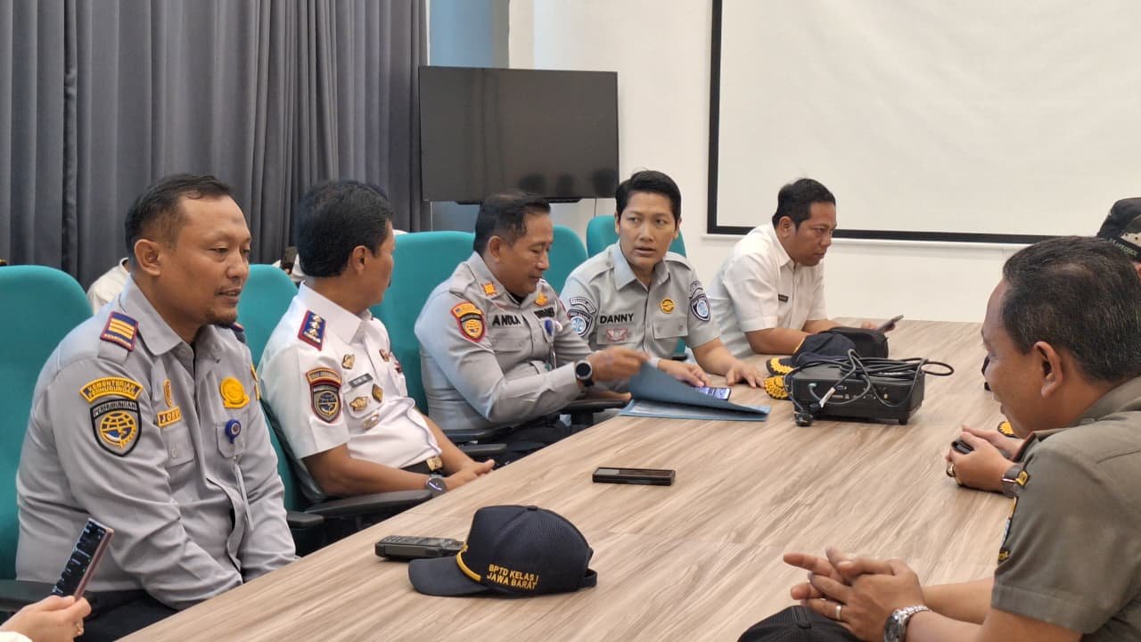 Upaya Peningkatan Keselamatan Lalu Lintas Selama Idulfitri 2026, Jasa Raharja Cabang Cirebon Gelar Ramp Check dan Forum Lalu Lintas dan Angkutan Jalan (FLLAJ) di Terminal Tipe A Harjamukti Kota Cirebon