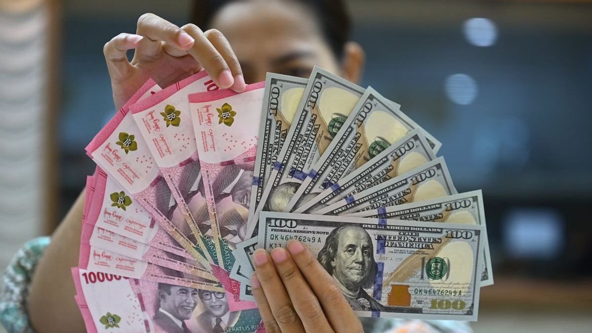 Rupiah Menguat 12 Poin ke Rp16.851 per Dolar AS Rabu Pagi
