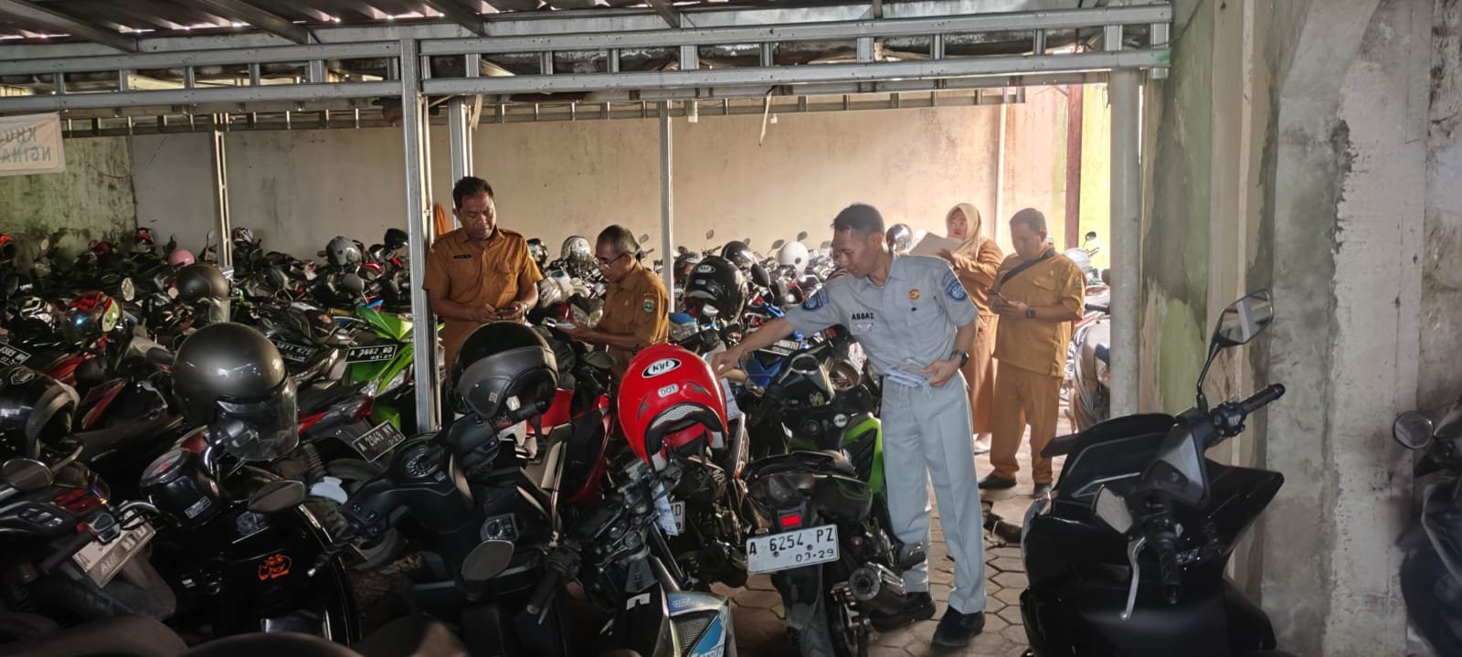 Jasa Raharja Kanwil Banten Bersama Bapenda Kabupaten Lebak Laksanakan Penyebaran Flyer di Titik Strategis