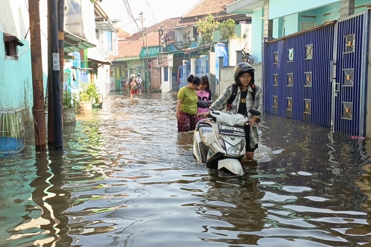 Banjir Dayeuhkolot Belum Surut, 19.408 Warga Terdampak Akibat Luapan Sungai Citarum