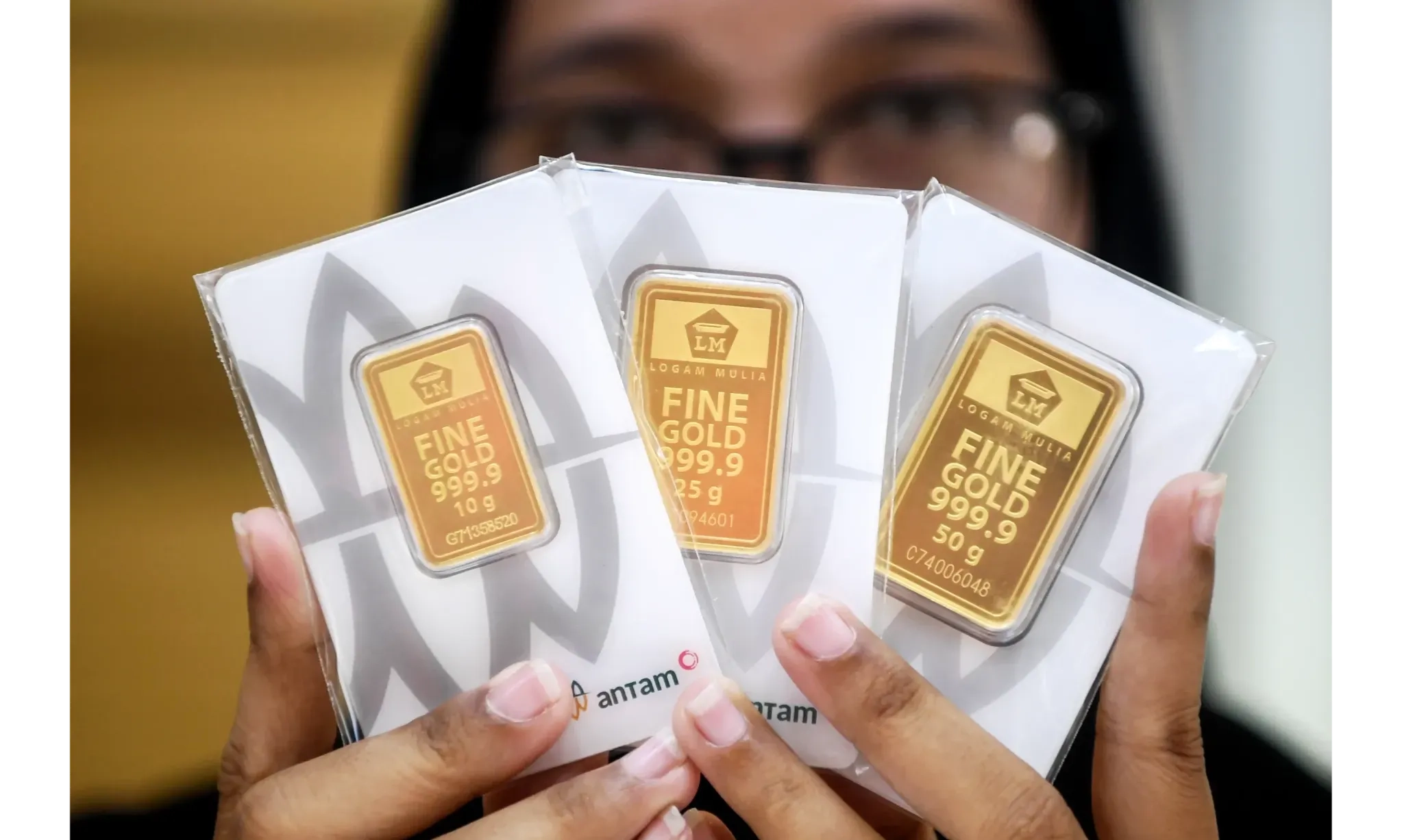 Harga Emas Antam Turun Rp50.000, Kini Rp2,83 Juta per Gram