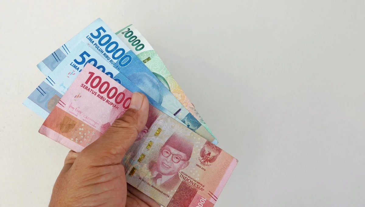 Rupiah Dibuka Melemah 0,10 Persen ke Level Rp17.157 per Dolar AS