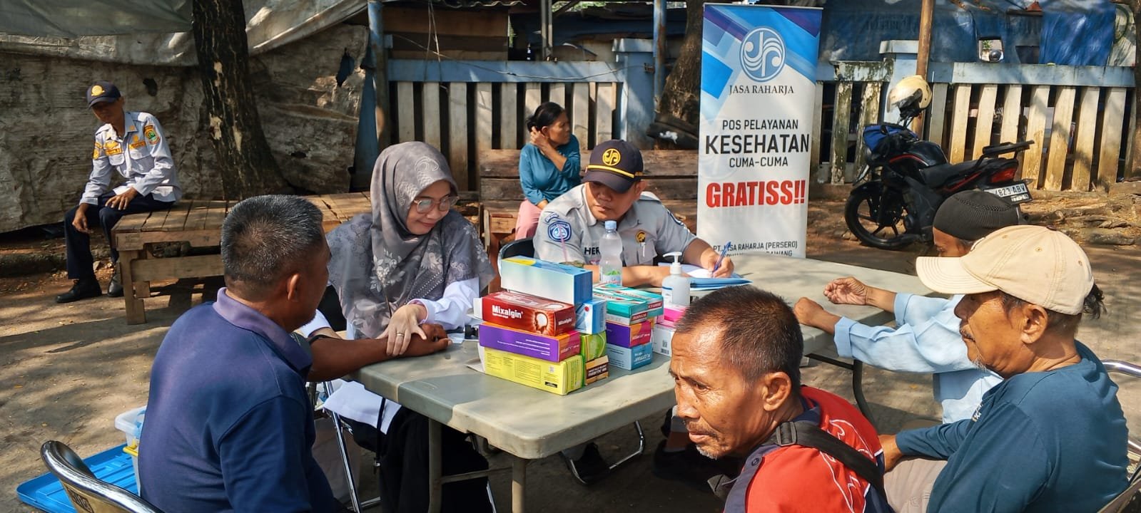 Jasa Raharja Karawang Berikan Pelayanan Kesehatan Gratis bagi Pengguna Terminal Tanjungpura