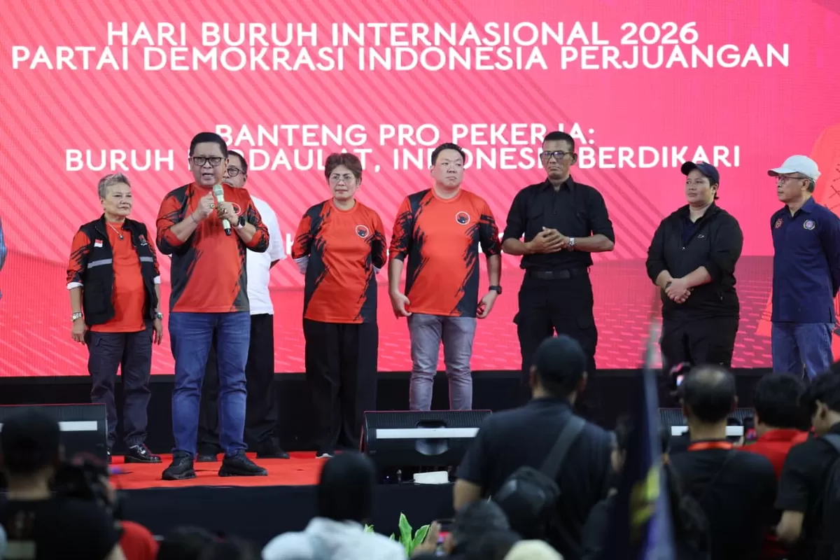 Hasto Ajak Buruh Perkuat Persatuan Hadapi Tantangan Ekonomi