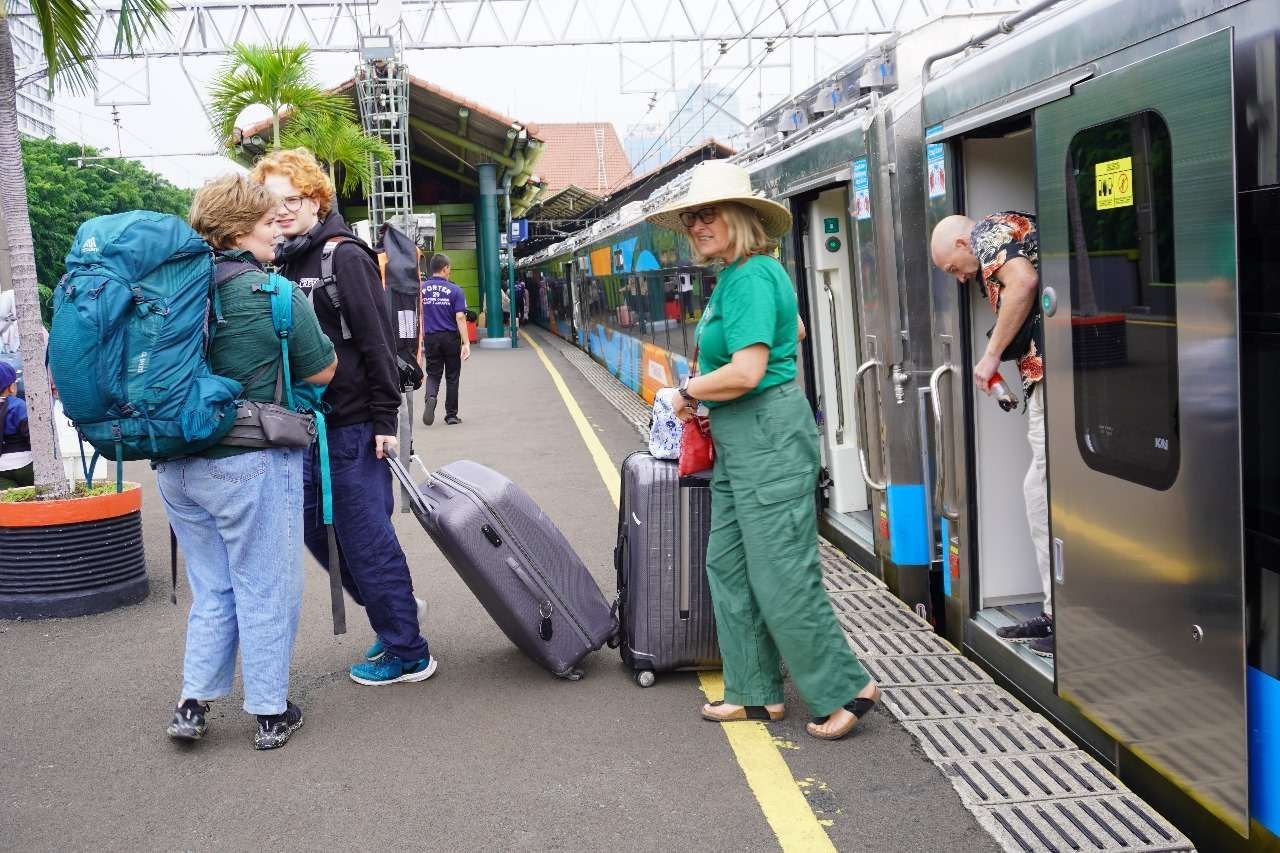 KAI: Jumlah Wisatawan Asing Naik Kereta Jarak Jauh Tembus 180.670 Penumpang