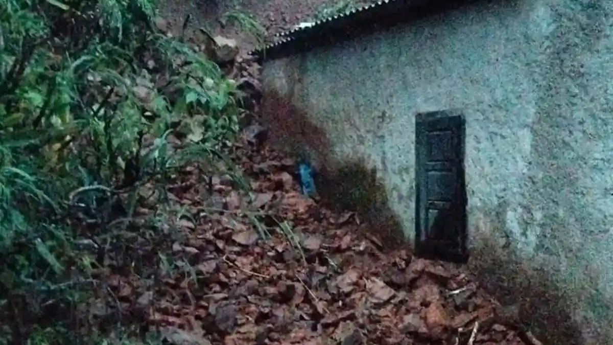 Hujan Deras Picu Longsor di Pacitan, Empat Rumah Warga Terdampak