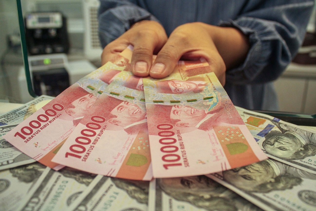 Info Kurs Hari Ini: Rupiah Menguat Tipis Lawan Dolar AS di Pasar Spot