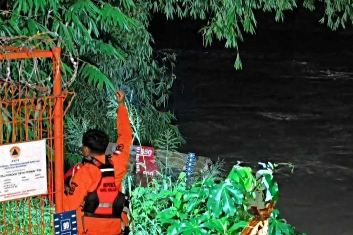Air Kali Bekasi Capai 635 Cm, BPBD Siaga dan Minta Warga Waspada
