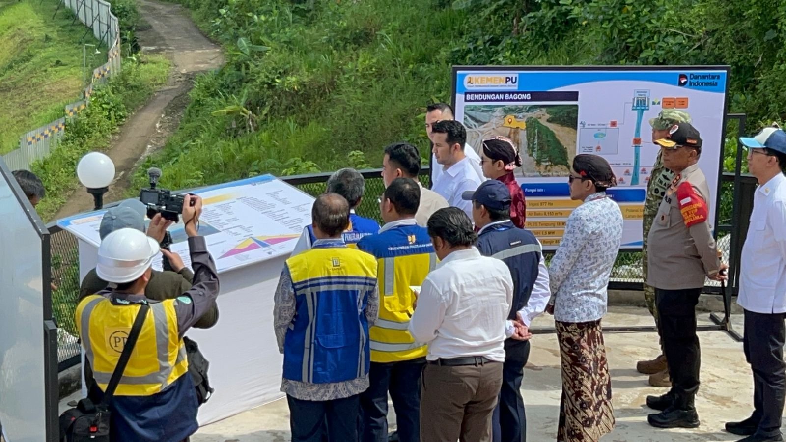 Kunjungi Trenggalek, Gibran Serap Aspirasi Soal Infrastruktur hingga KIS PBI