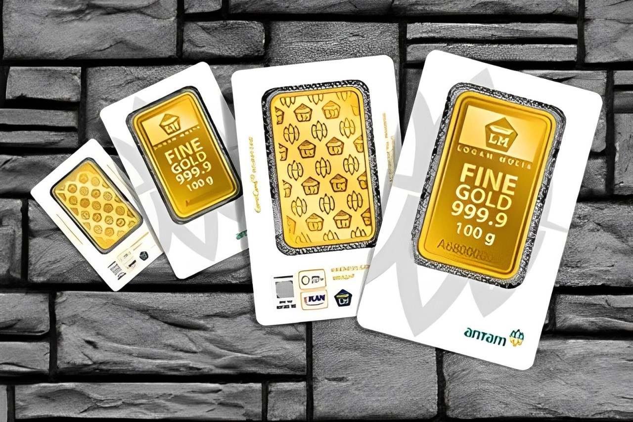 Emas Antam Melemah di Awal Pekan, Buyback Turut Turun