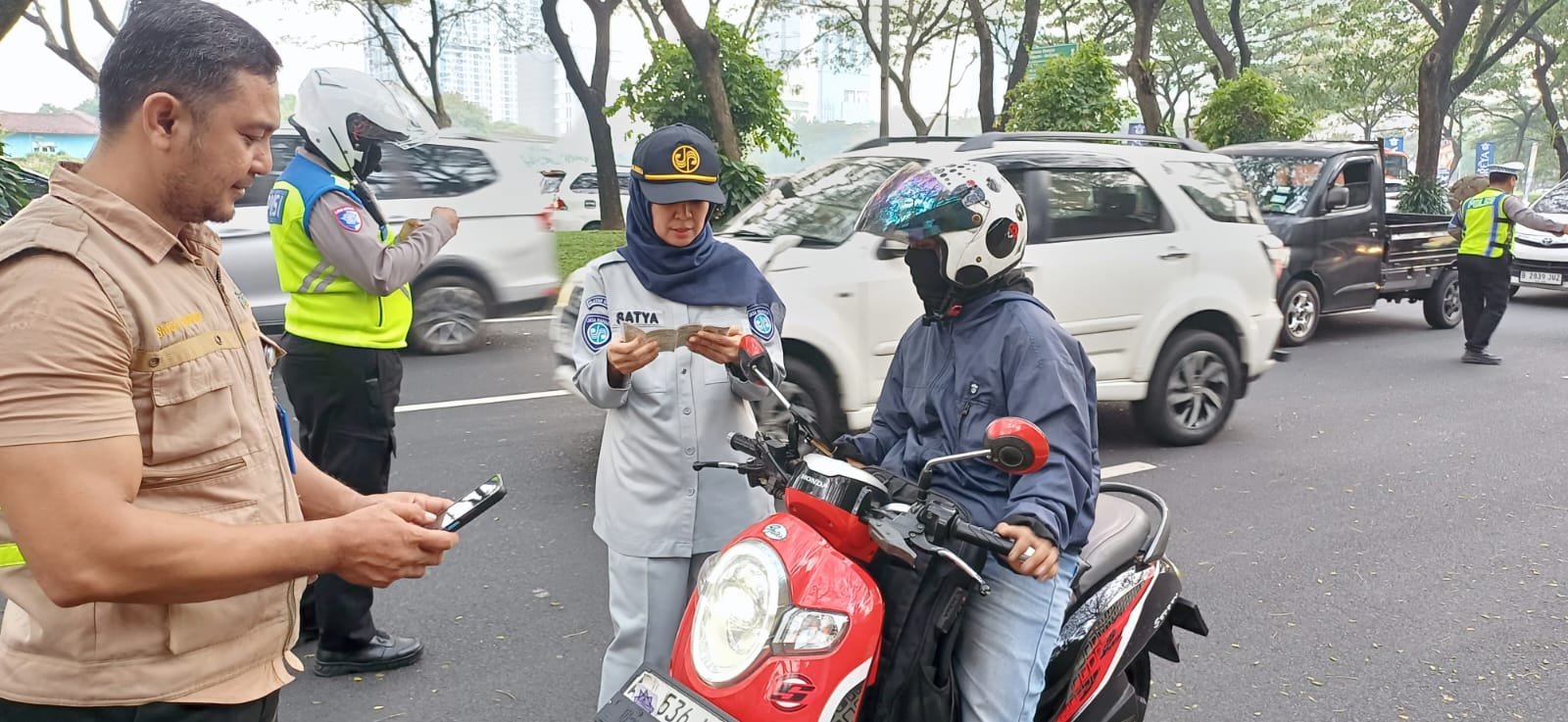 Jasa Raharja  Permudah Masyarakat Bayar Pajak Kendaraan di PT Galih Cipta Wisesa