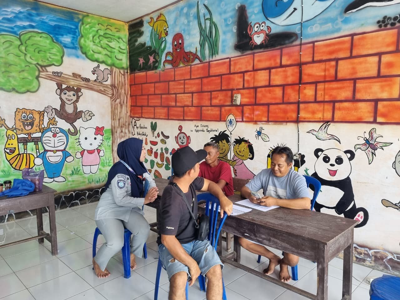 Jasa Raharja Kalteng dan UPT PPD Kotawaringin Barat Gelar Sosialisasi Kesamsatan dan Keselamatan Berlalu Lintas di Pangkalan Banteng