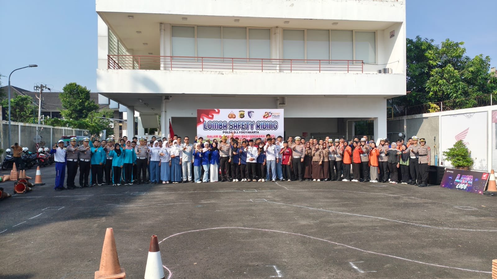 Peringati HUT Bhayangkara ke-80, Ditlantas Polda DIY Gandeng Jasa Raharja Gelar Safety Riding bagi Generasi Muda