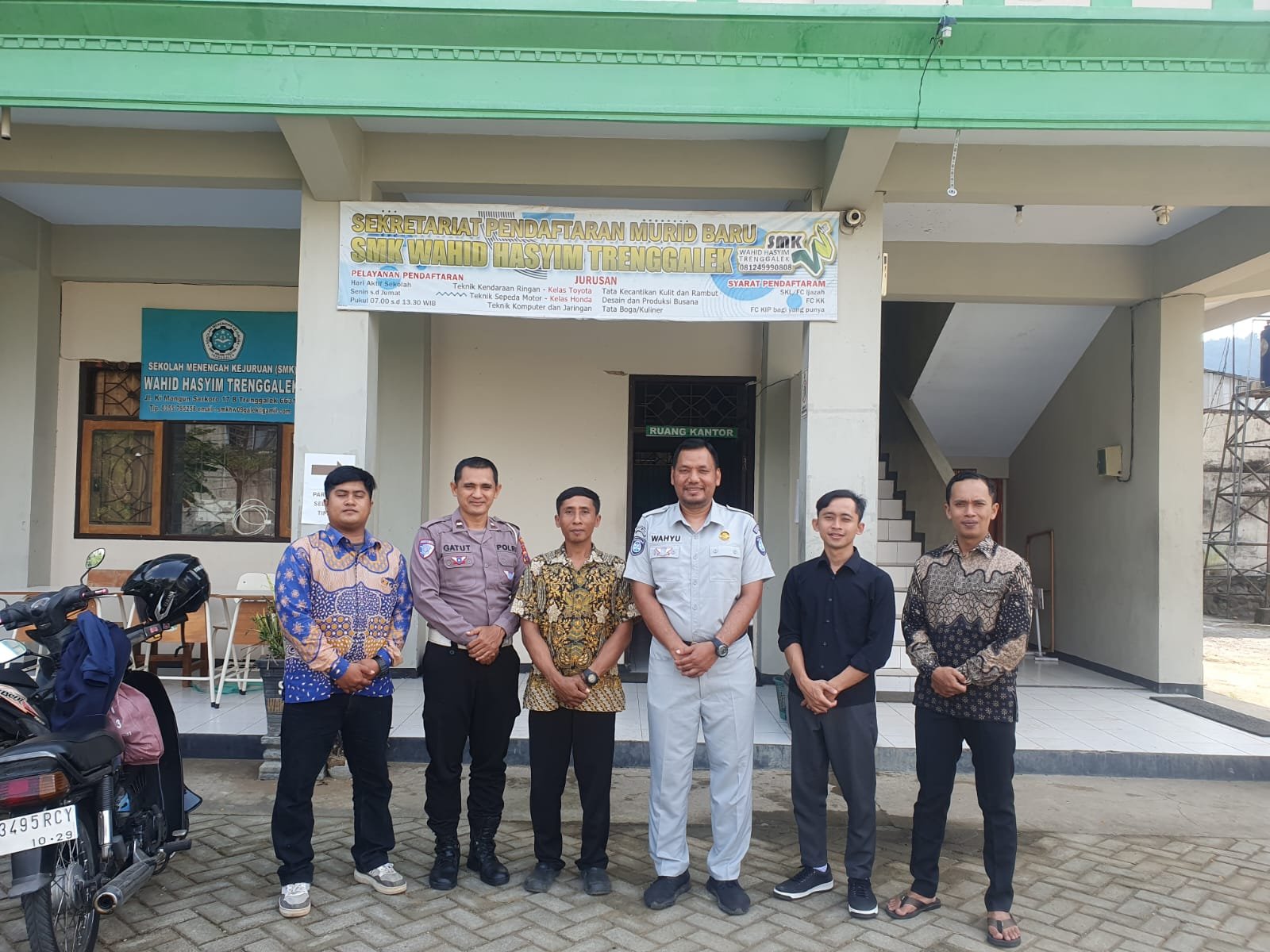 Melalui PPKL Jasa Raharja, Satlantas Polres Trenggalek Bersama SMK Wahid Hasyim, Berkomitmen Tekan Angka Kecelakaan di Kalangan Pelajar