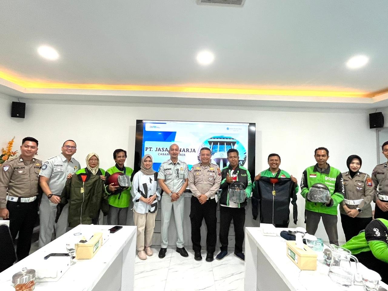 Gandeng Satlantas dan RS Kaliwates, Jasa Raharja Jember Sosialisasikan Fitur ‘Lapor Laka’ JRku kepada Komunitas Ojol URC
