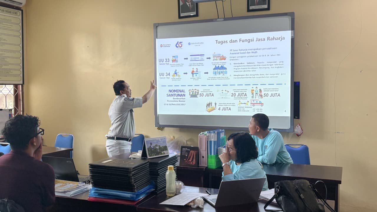 Kolaborasi Jasa Raharja dan Guru SDN 008 Bontang Dukung Budaya Keselamatan Berlalu Lintas