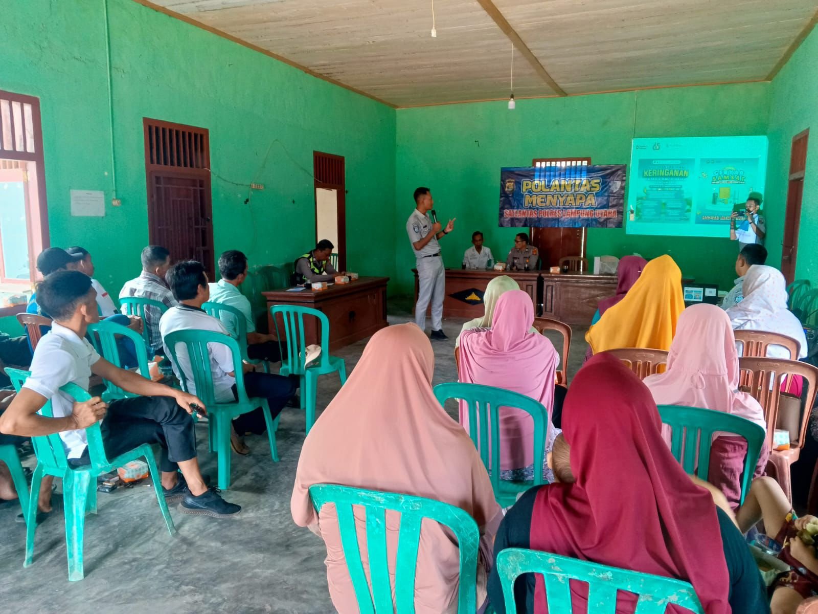 Jasa Raharja dan Satlantas Polres Lampung Utara Edukasi Masyarakat tentang Keselamatan Berlalu Lintas dan Kewajiban Kendaraan Bermotor