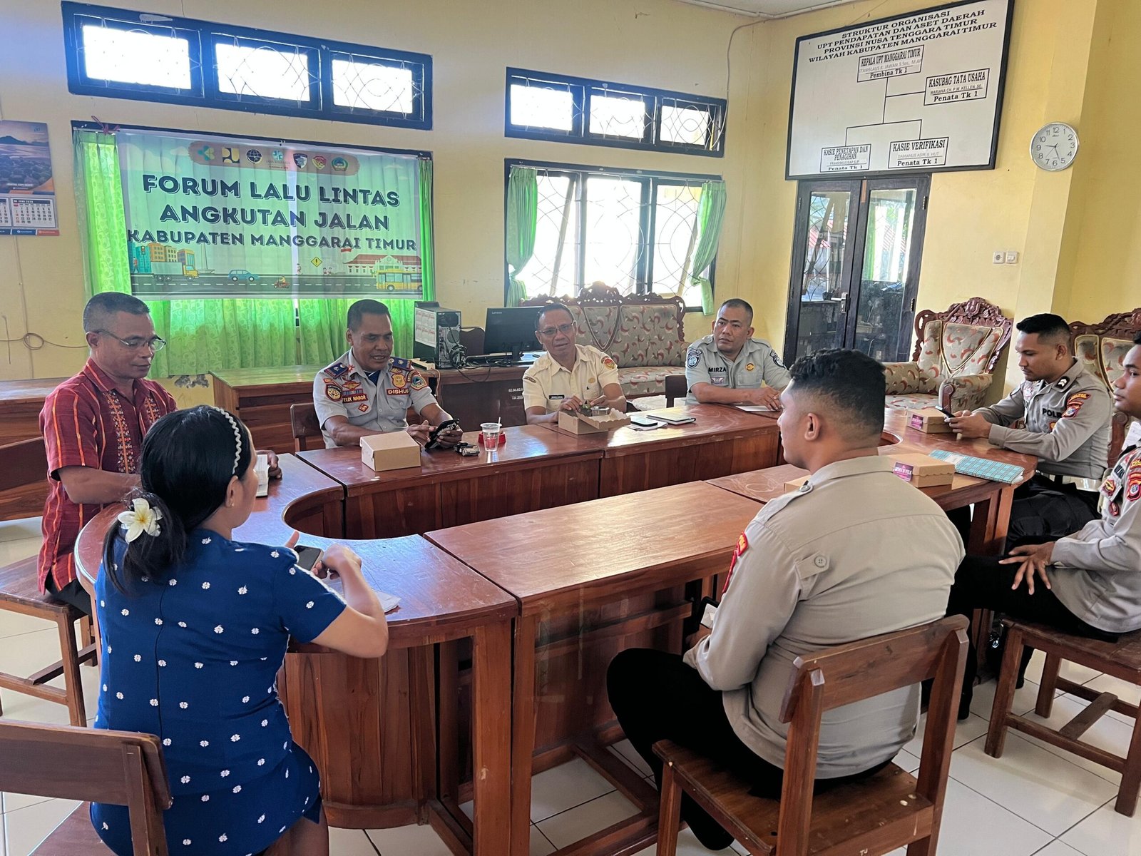 Jasa Raharja dan UPT Penda Manggarai Timur Menggelar Forum Lalu Lintas dan Angkutan Jalan. Bahas Peningkatan Ketertiban Berkendara di Kabupaten Manggarai Timur.