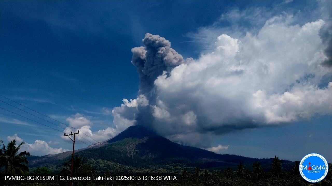 PPG Lewotobi Catat Intensitas Erupsi Tinggi, Masyarakat Diminta Hindari Zona Bahaya