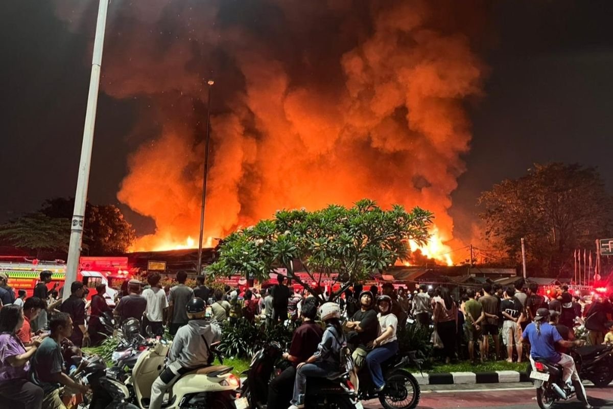 330 KK Terdampak Kebakaran Kemayoran, Api Diduga Berasal dari Korsleting Listrik
