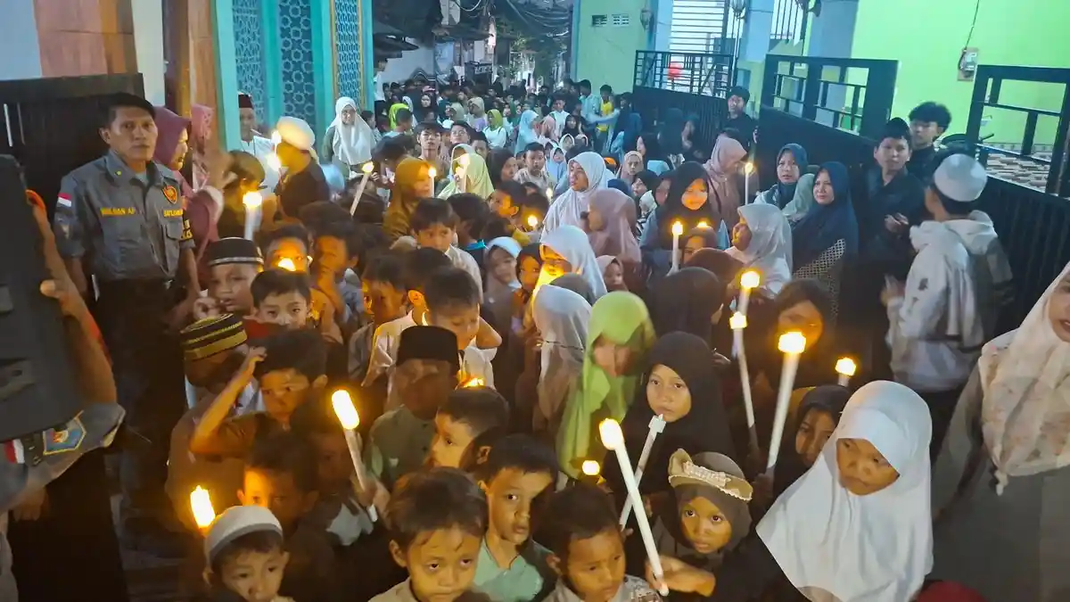 Tinggalkan Obor Api, Warga Bekasi Rayakan Tahun Baru Hijriah dengan Obor Elektrik