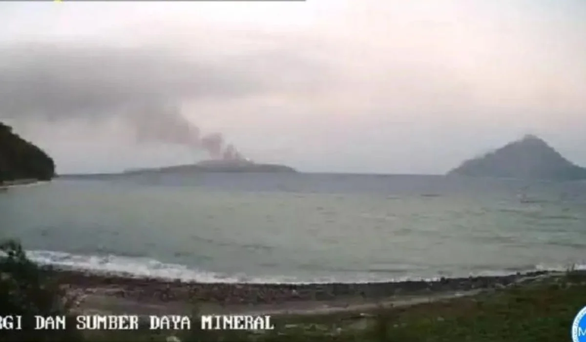Gunung Anak Krakatau Meletus 18 Kali Sejak Awal Juli, PVMBG Pertahankan Status Siaga