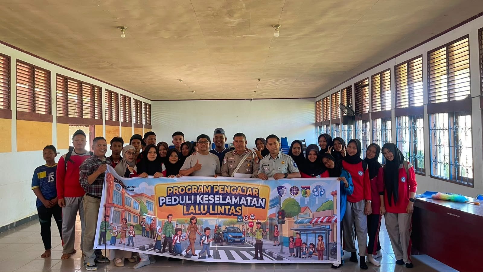 Bersama Polres Tolitoli, Jasa Raharja Sulawesi Tengah Edukasi Siswa SMK Negeri 1 Galang Tolitoli