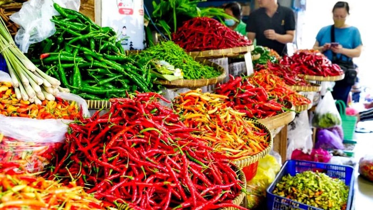 PIHPS: Harga Cabai Rawit Turun ke Rp46.200 per Kg, Telur Ayam Bertahan Rp28.200 per Kg