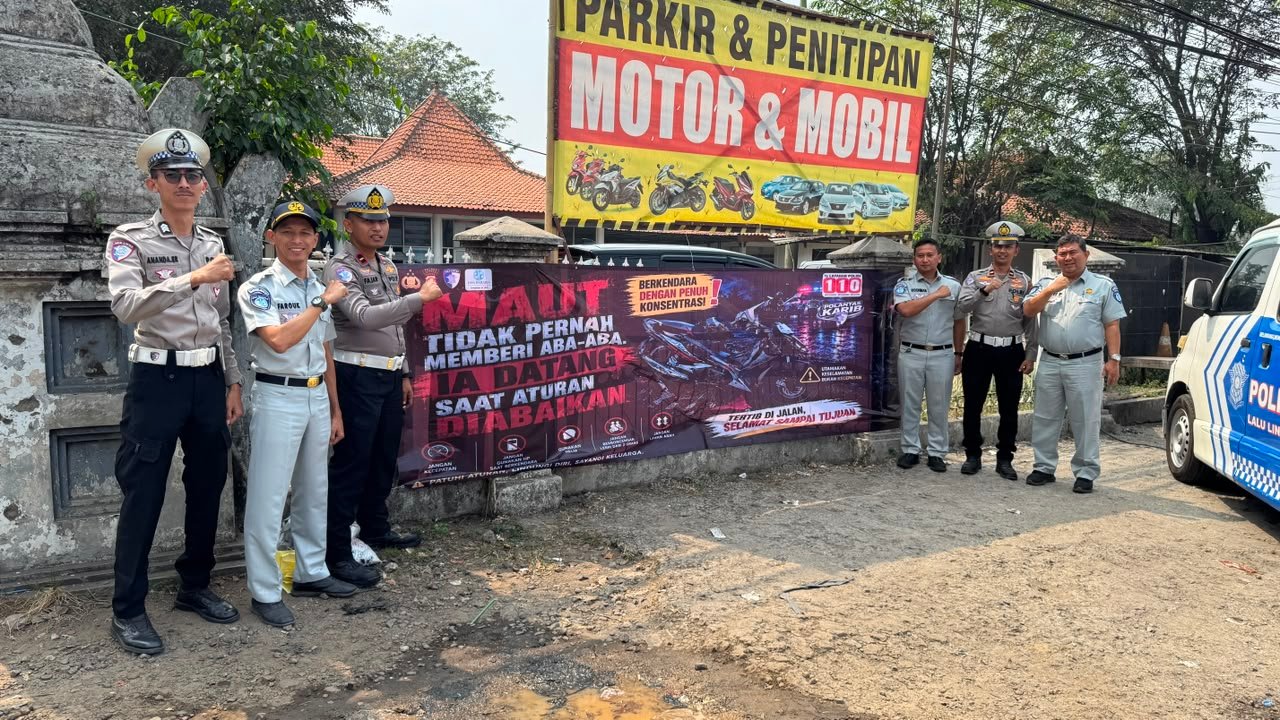 Jasa Raharja Wilayah Banten dan Polres Serang Tingkatkan Keselamatan Pengendara melalui Pemasangan Spanduk Himbauan di Titik Rawan Kecelakaan