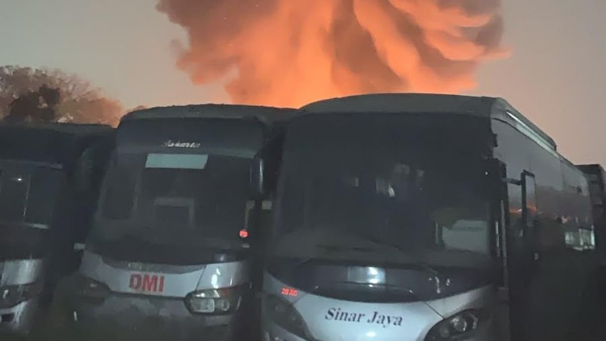 Kebakaran Pangkalan Bus di Cikarang Hanguskan 50 Bus, Tak Ada Korban Jiwa