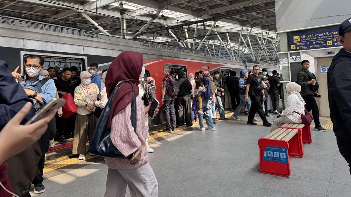 KRL Bogor-Jakarta Kota Terlambat Akibat Warga Tertemper di Tebet
