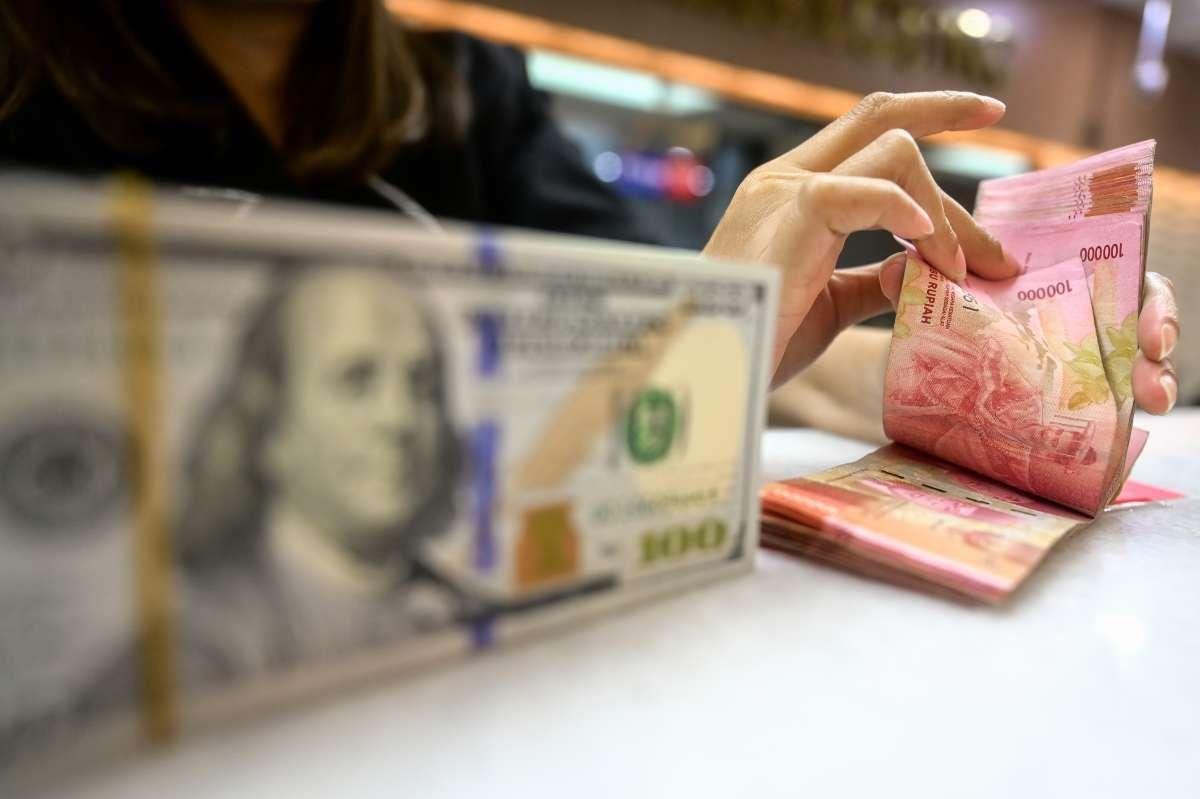 Selasa Pagi, Rupiah Turun 32 Poin dan Ditutup di Level Rp18.029 per Dolar AS