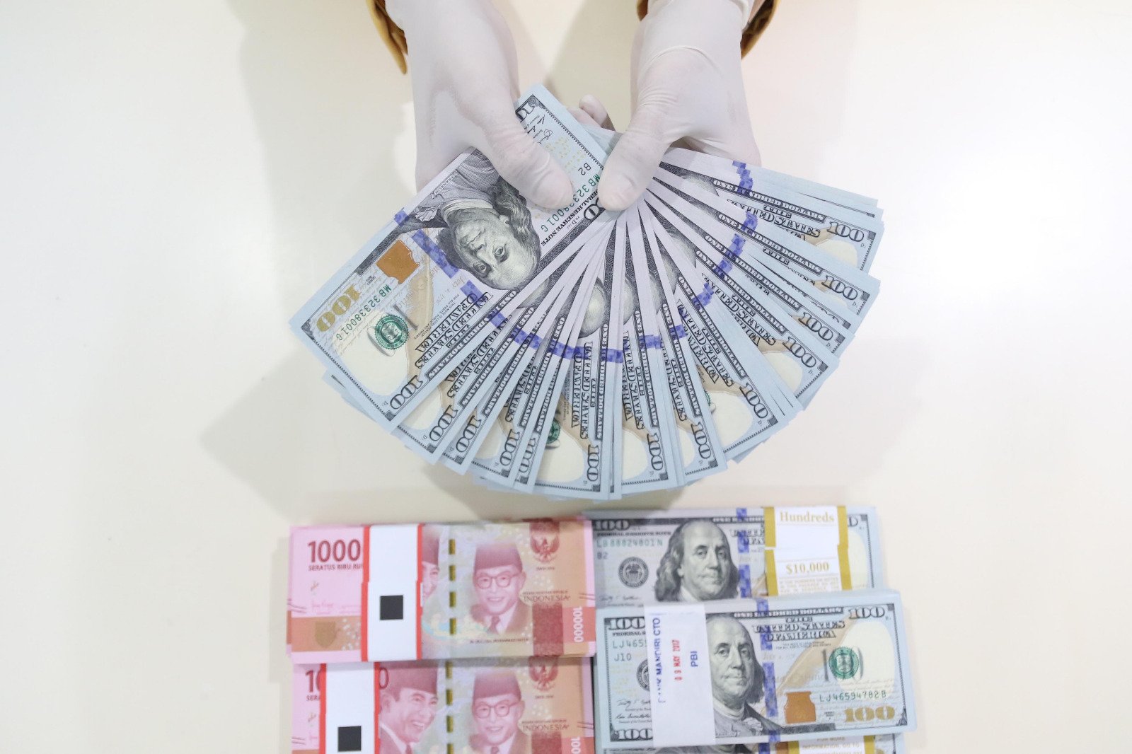 Kurs Rupiah Hari Ini Tertekan, Dolar AS Naik ke Level Rp17.869