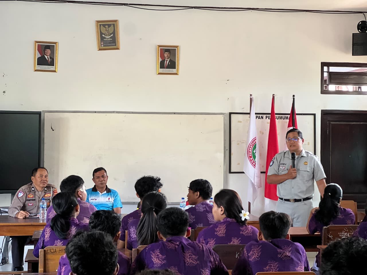 Bukan Sekadar Patroli,PKS SMA Negeri 2 Mendoyo Dibekali Jadi Pelopor Keselamatan di Jalan