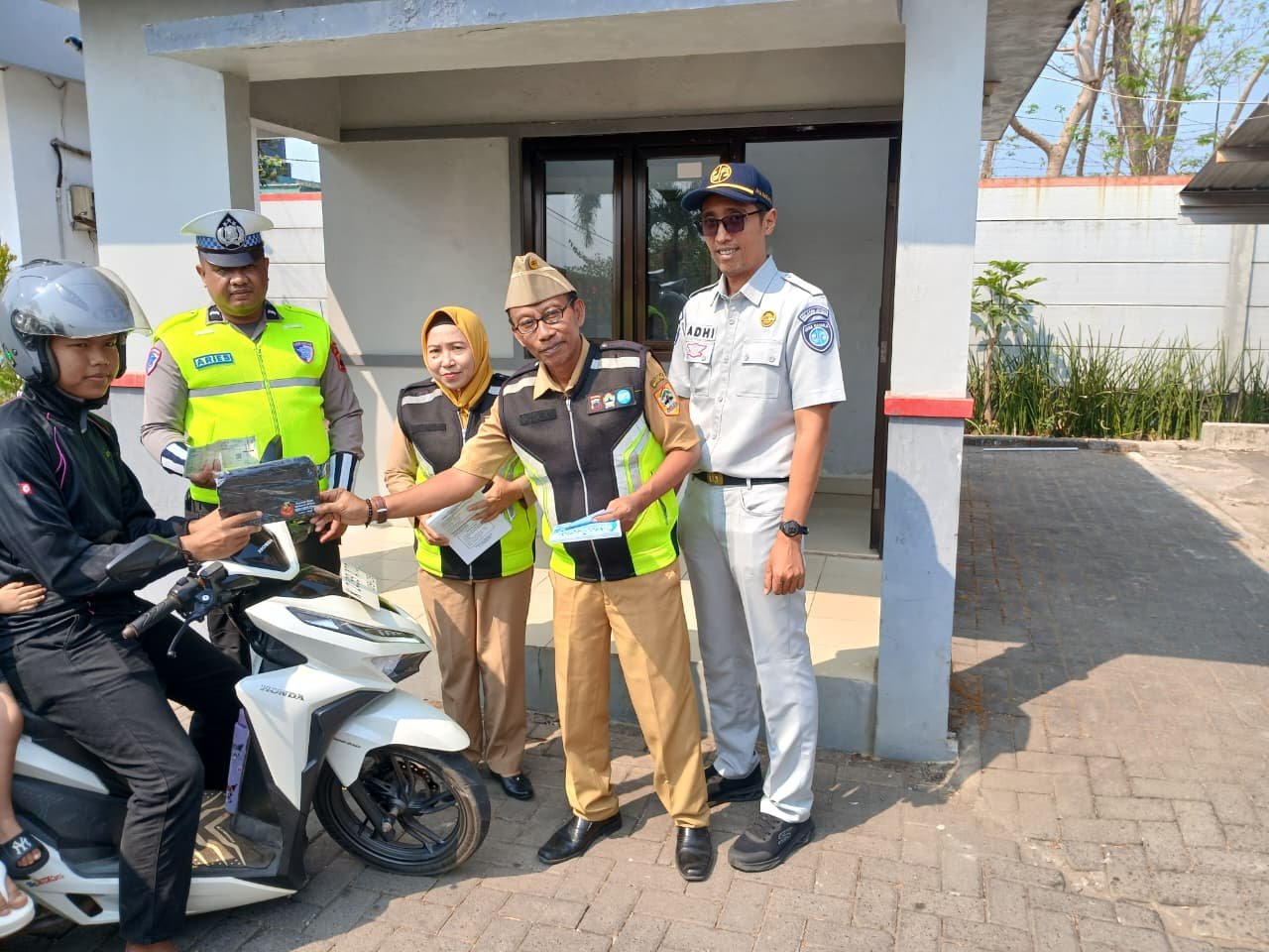 Tim Pembina Samsat Jepara Sosialisasikan Kepatuhan Pajak dan Kelengkapan Berkendara